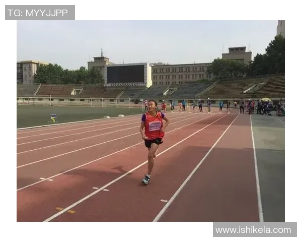 创意蛋糕裱花足球艺术展示让甜点与运动激情完美结合 创意蛋糕裱花足球艺术展示让甜点与运动激情完美结合