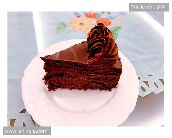 浓郁巧克力与足球元素完美结合的创意蛋糕制作教程 浓郁巧克力与足球元素完美结合的创意蛋糕制作教程